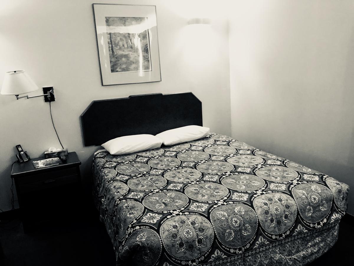 The Capri Motel Виннипег Экстерьер фото